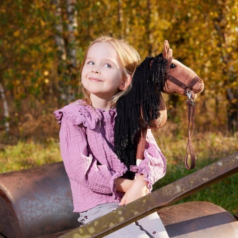 Koń na kiju Hobby Horse HOPPIHORSE A4 Bay - ciemny brąz, maść gniada Koń na kiju Hobby Horse HOPPIHORSE A4 Bay - ciemny brąz, maść gniada