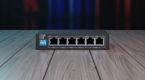 Switch KRIOS PoE 4x Gigabit PoE/PoE+, 2x RJ45 Uplink Gigabit, 60W Switch KRIOS PoE 4x Gigabit PoE/PoE+, 2x RJ45 Uplink Gigabit, 60W