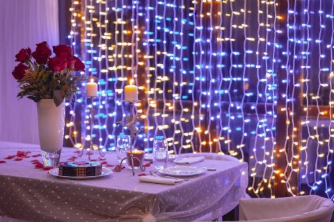 Inteligentna kurtyna Curtain 210 LED RGB+W 1,5/2,1m, przezroczysty przewód Inteligentna kurtyna Curtain 210 LED RGB+W 1,5/2,1m, przezroczysty przewód