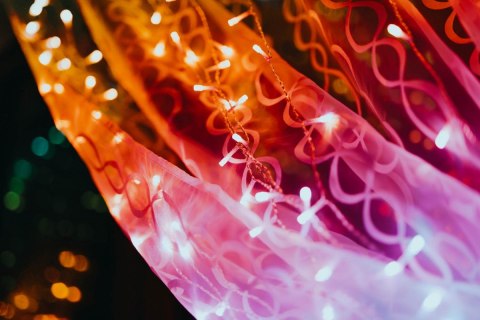 Inteligentna kurtyna Curtain 210 LED RGB+W 1,5/2,1m, przezroczysty przewód Inteligentna kurtyna Curtain 210 LED RGB+W 1,5/2,1m, przezroczysty przewód