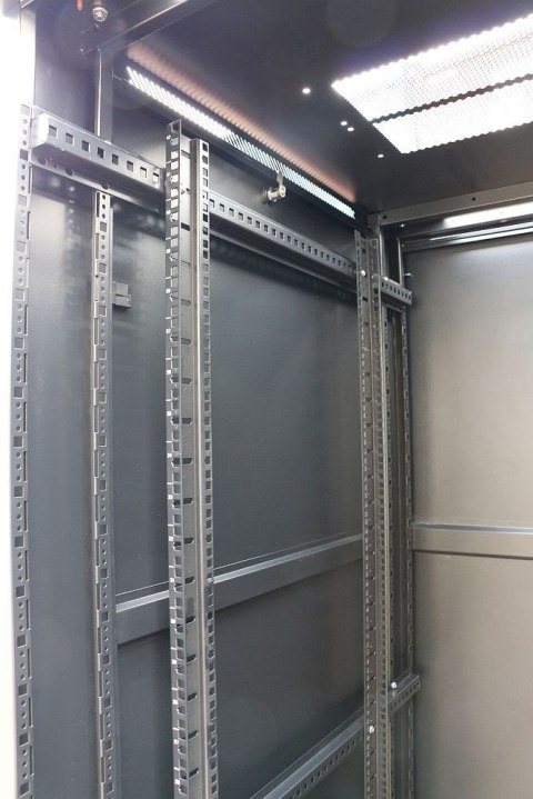 Szafa rack 42U 600x800mm czarna stojąca Szafa rack 42U 600x800mm czarna stojąca