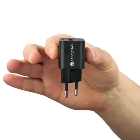 Ładowarka USB/USB-C QC3.0 30W technologia GaN Czarna Ładowarka USB/USB-C QC3.0 30W technologia GaN Czarna