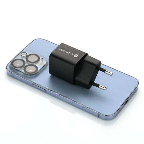Ładowarka USB/USB-C QC3.0 30W technologia GaN Czarna Ładowarka USB/USB-C QC3.0 30W technologia GaN Czarna