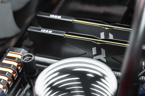 Pamięć DDR5 IRDM 64GB(2*32GB)/6000 CL30 czarna Pamięć DDR5 IRDM 64GB(2*32GB)/6000 CL30 czarna