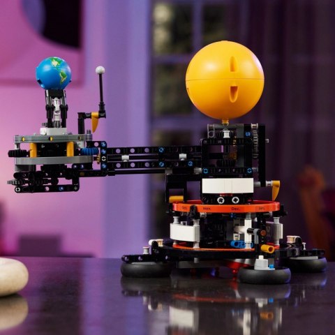 Klocki Technic 42179 Planeta Ziemia i Księżyc na orbicie Klocki Technic 42179 Planeta Ziemia i Księżyc na orbicie